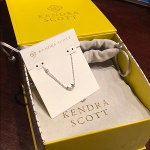 KENDRA SCOTT Laureen Pendant Necklace in Silver